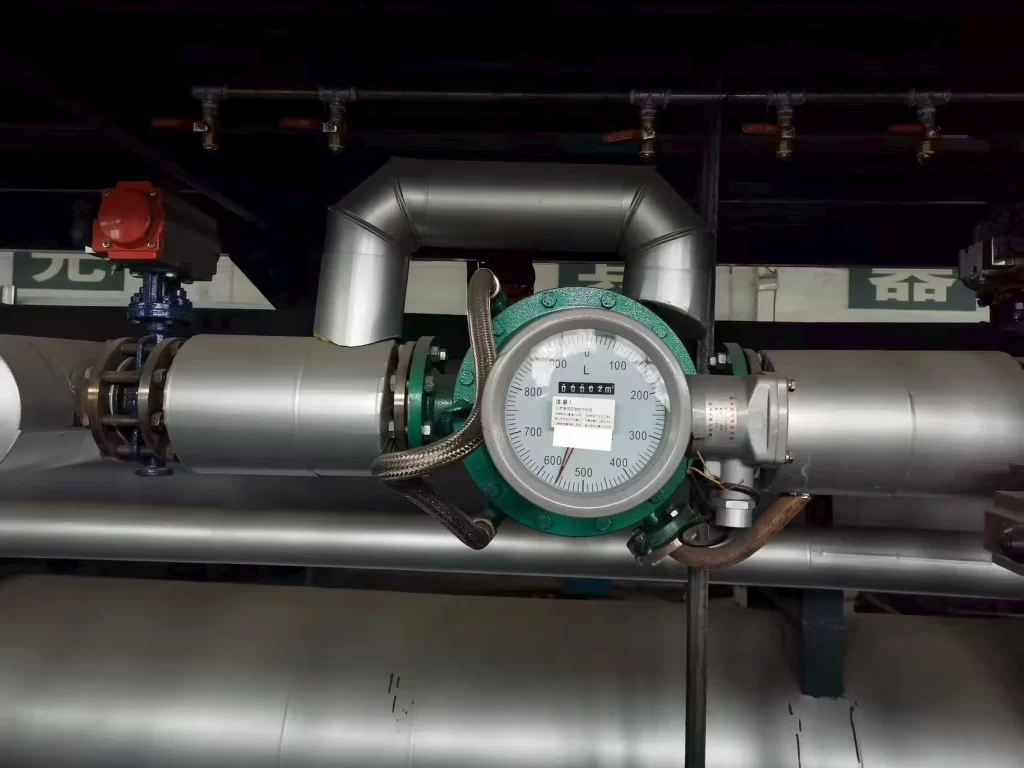 Oval gear flowmeter measures high temperature and high viscosity asphalt flow