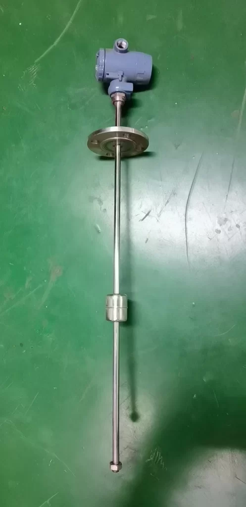 continuous-float-level-transmitter