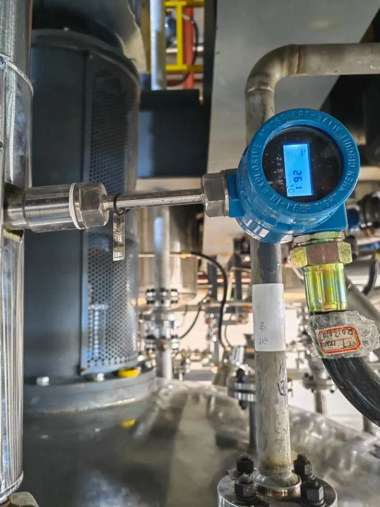 Explosion-proof temperature sensor with digital display