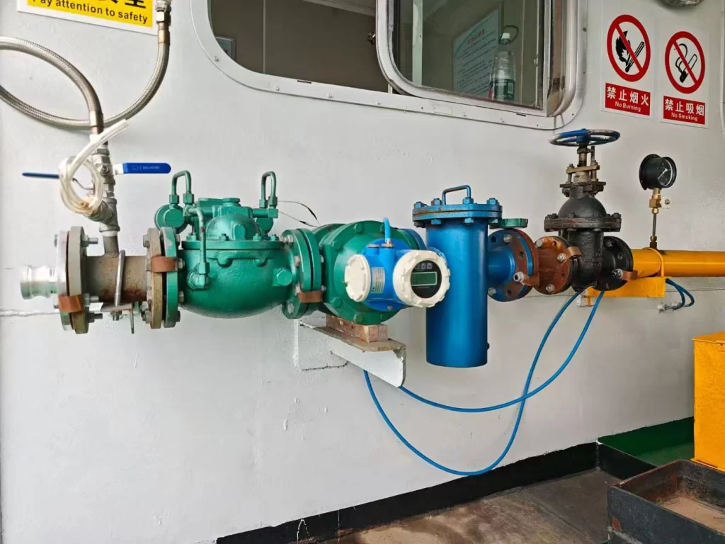 Oval gear flow meter installation