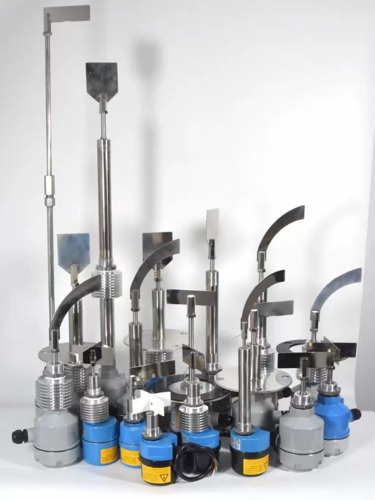 Rotary paddle level switch