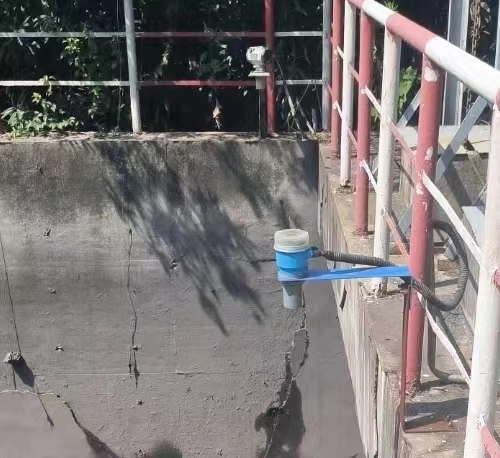 Ultrasonic non-contact liquid level measurement