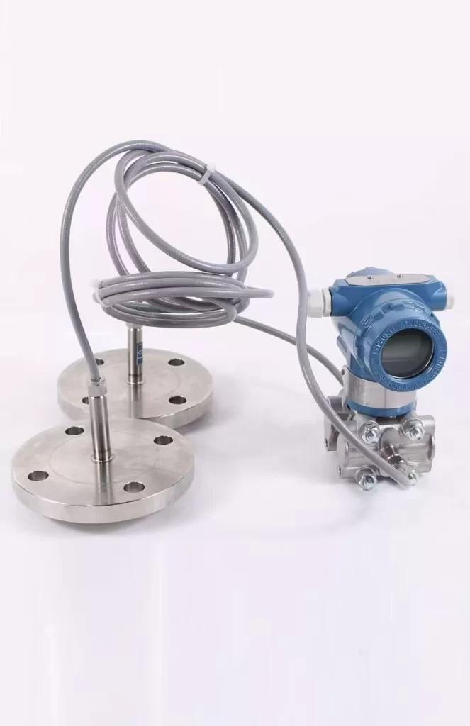 Dual-flange differential pressure level transmitter