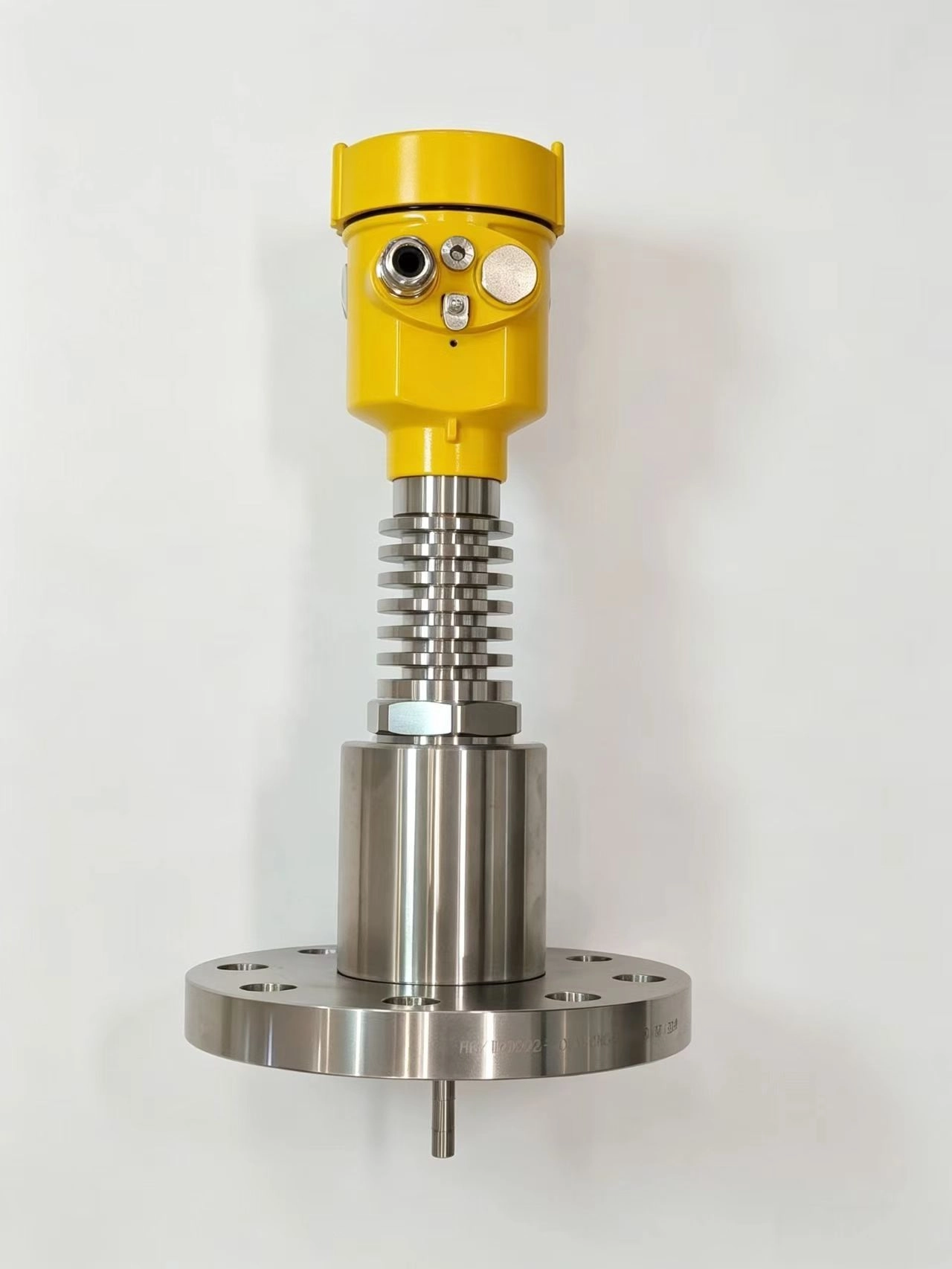 Guided Wave Radar Level Transmitter with High-Pressure Ceramic Structural Components