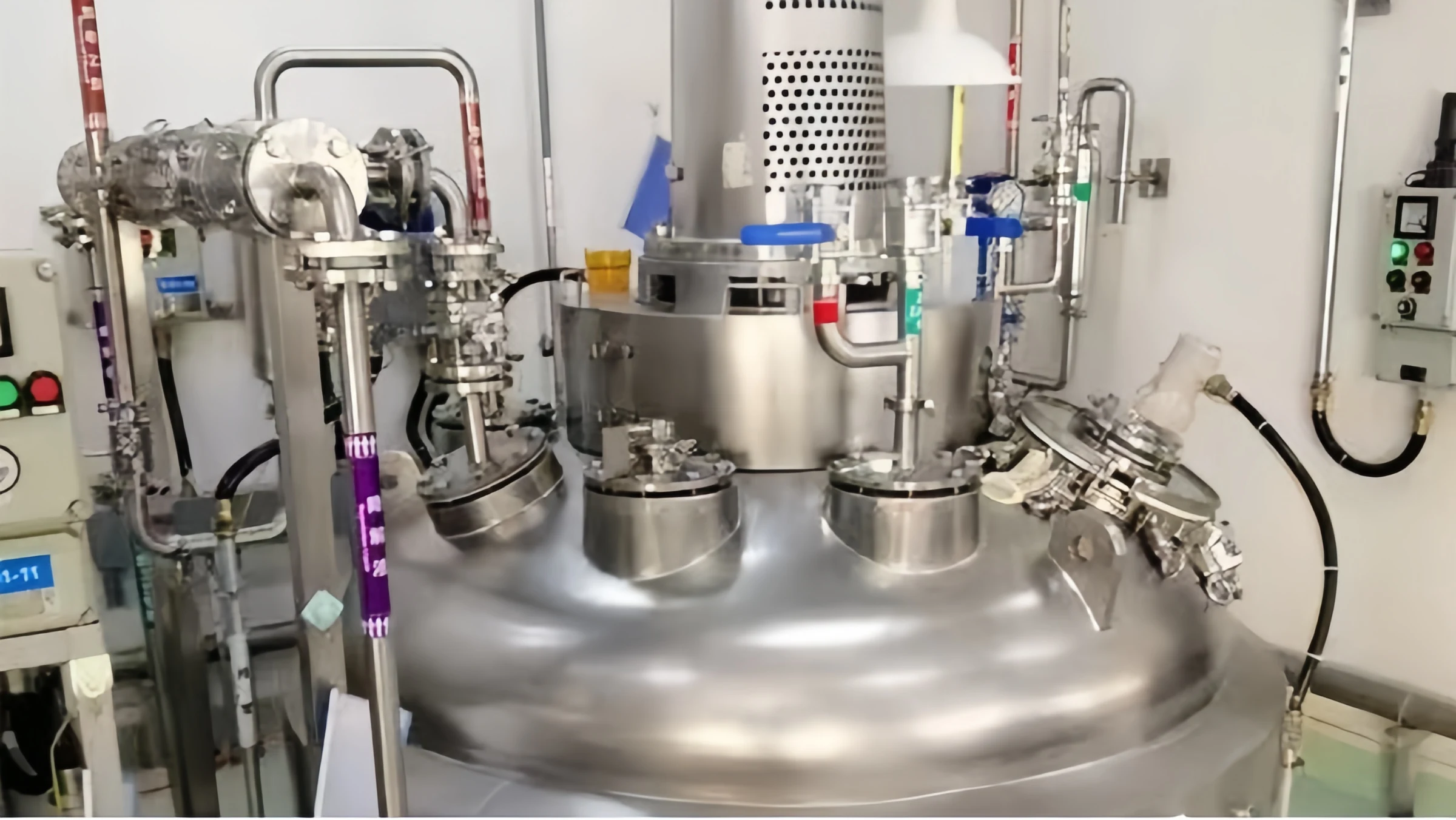radar level agitated vacuum reactor